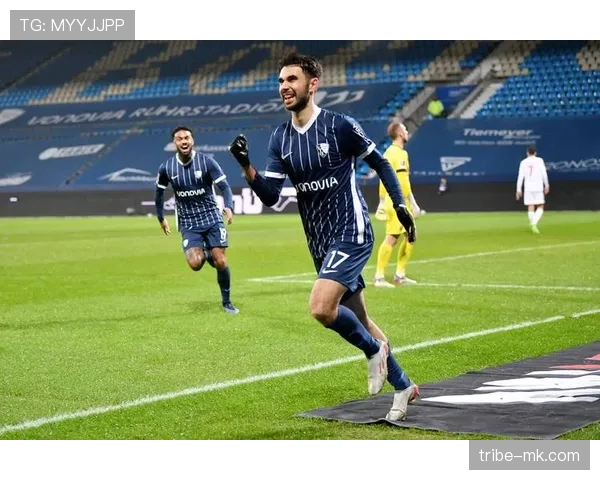 德甲战况胶着:多队状态起伏,争冠悬念持续升温 德甲战况胶着:多队状态起伏,争冠悬念持续升温