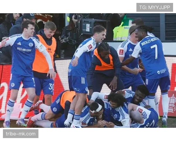 英超传奇球星强势回归赛场，状态回暖引发球迷热议