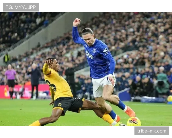 朗斯塔夫状态回暖,助球队英超关键战全取三分 朗斯塔夫状态回暖,助球队英超关键战全取三分